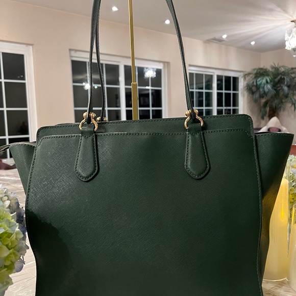 Michael Kors Olive Green Saffiano Leather Tote Gold Hardware - Picture 3 of 9